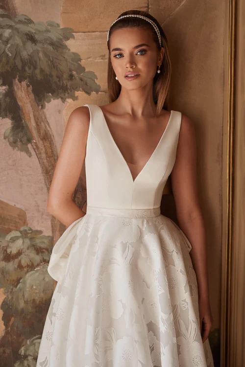 Proste suknie ślubne - 5 minimalistycznych modeli z najnowszej kolekcji atelier DAMA Couture