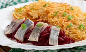 Śledzie w ciąży – czy można je jeść? Sprawdzamy marynowane, w oleju oraz occie